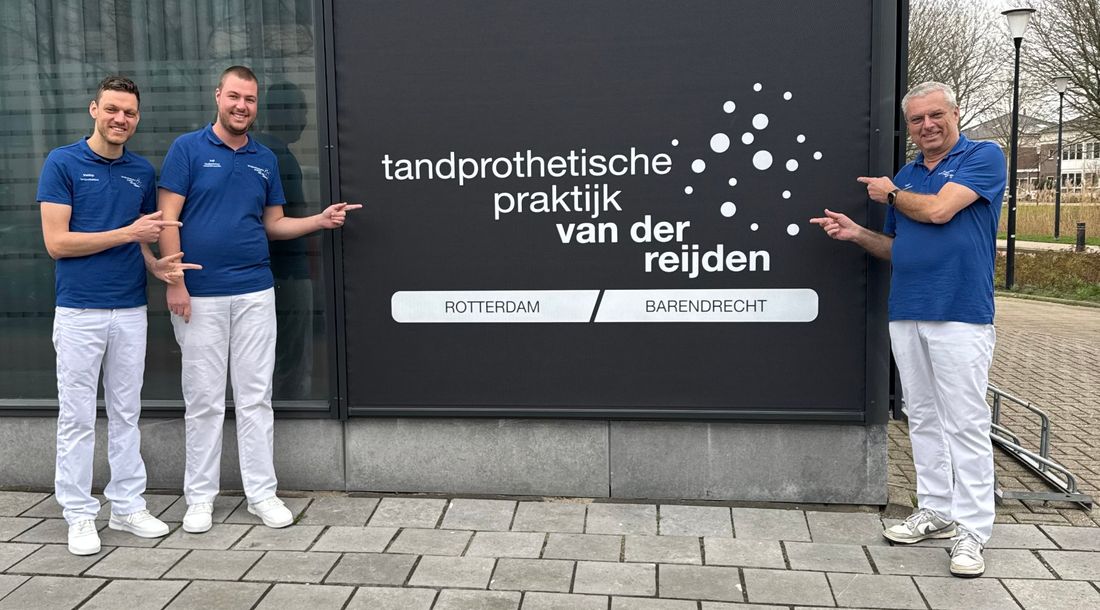 Het team van Tandprothetische praktijk Van der Reijden bij de praktijk